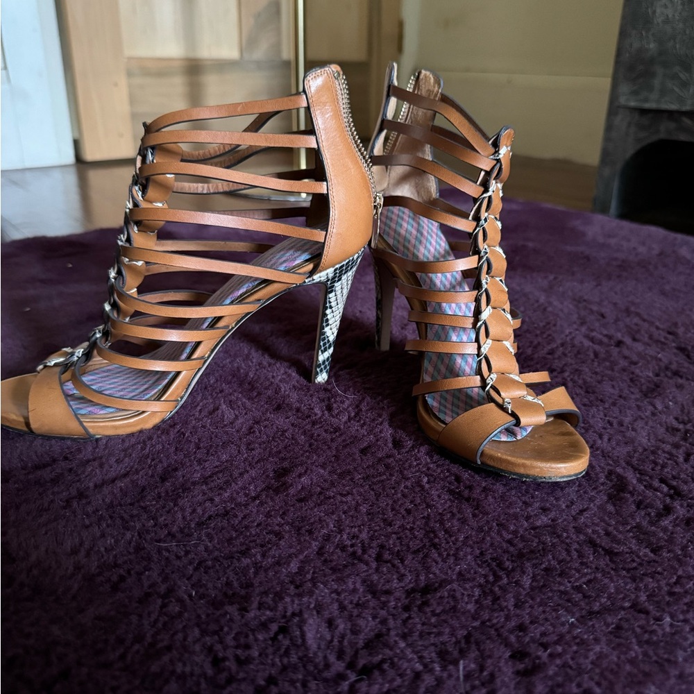 Coach Leather High Heels Stilettos size 7.5 Weave Top Zip Back - Picture 4 of 7